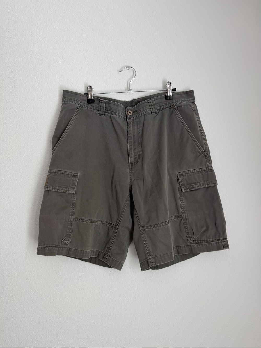 Columbia Men's Gray Cargo Shorts